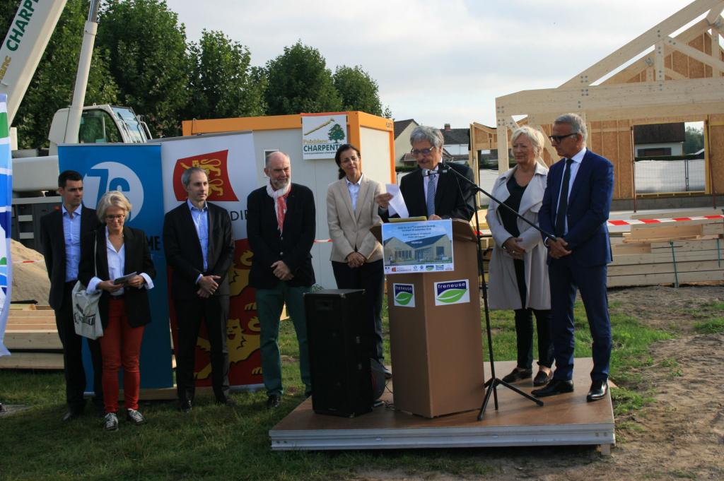 28 09 Pose 1 ere charpente 0.jpg